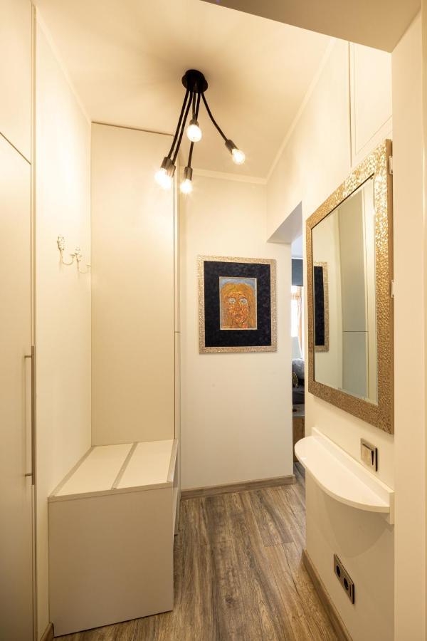 Art Design King Bed Studio Apartment In Old Town Riga Exterior photo